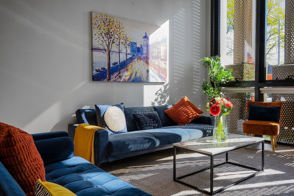 City Meets Bay I Resort Style Pool Gym gallery image 3