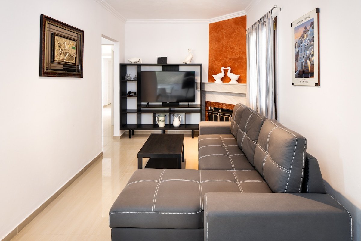 Santorinn Suites Deluxe Apartment – 10 persons gallery image 2