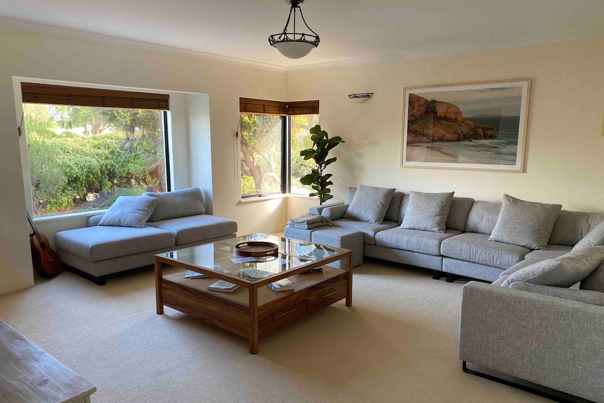 West Beach Getaway – Family & Pet Friendly gallery image 3