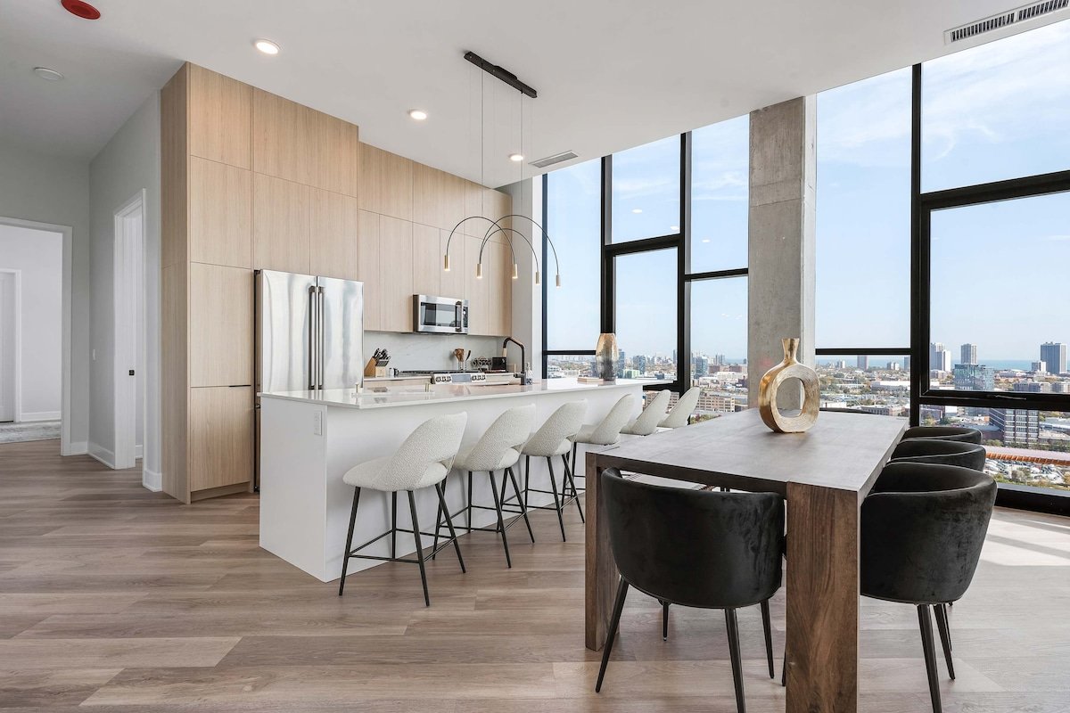 Exclusive Penthouse: Breathtaking Getaway gallery image 3