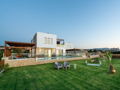 Beachfront Wedding Villa w/2 Private Pools & BBQ