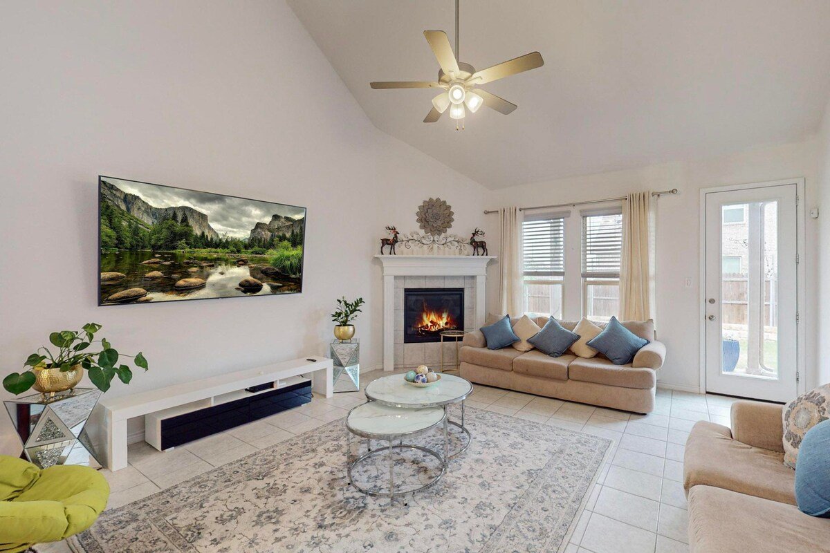 Luxurious 5-Bedroom Retreat with Great Amenities gallery image 5