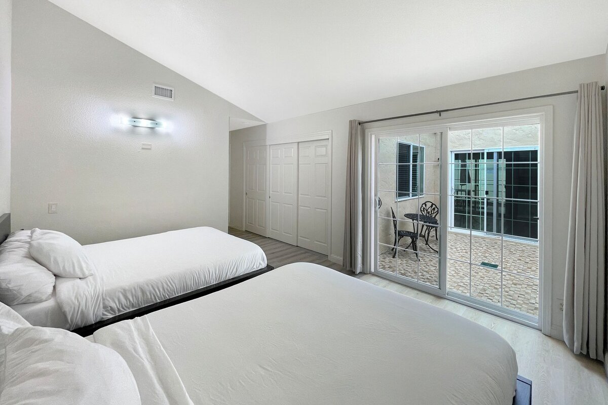 2Homes_2K,4Q,8S,8SB_Slp28_EzFwy_EV_AC_KT_BBQ_2321 gallery image 5