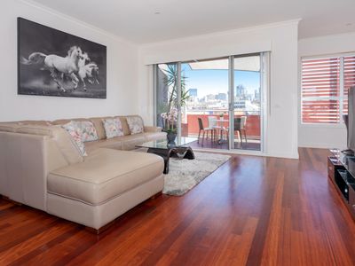 Spacious modern comfy 15 minute walk to CBD