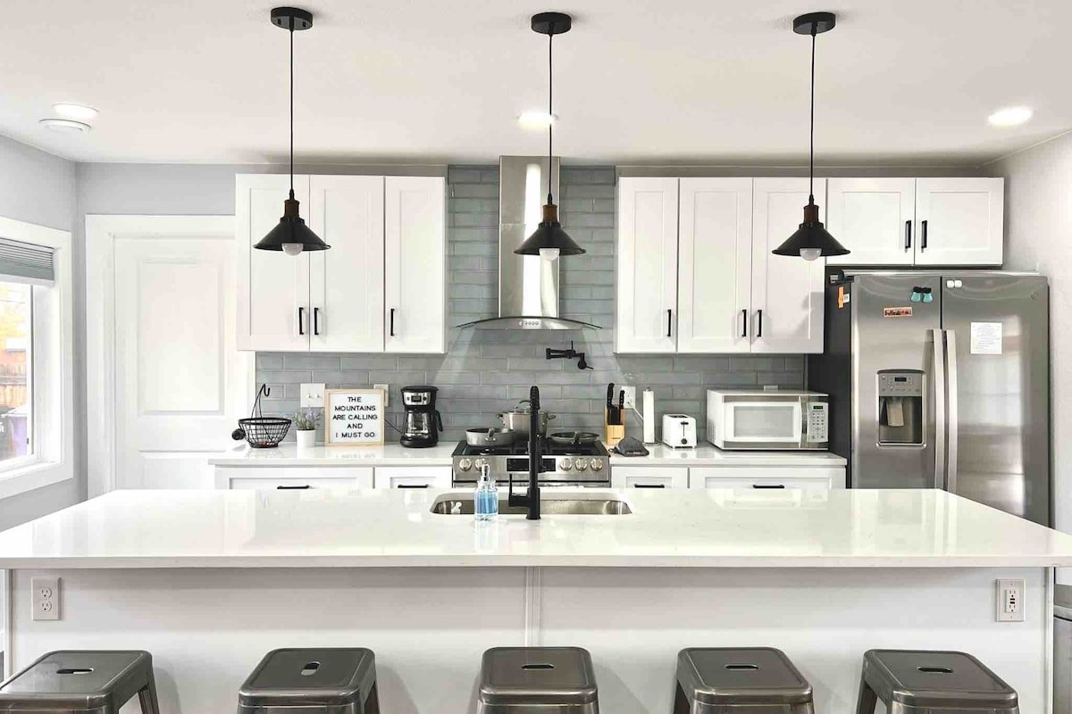 Modern & Bright Open Concept Ranch Home by DU! gallery image 5