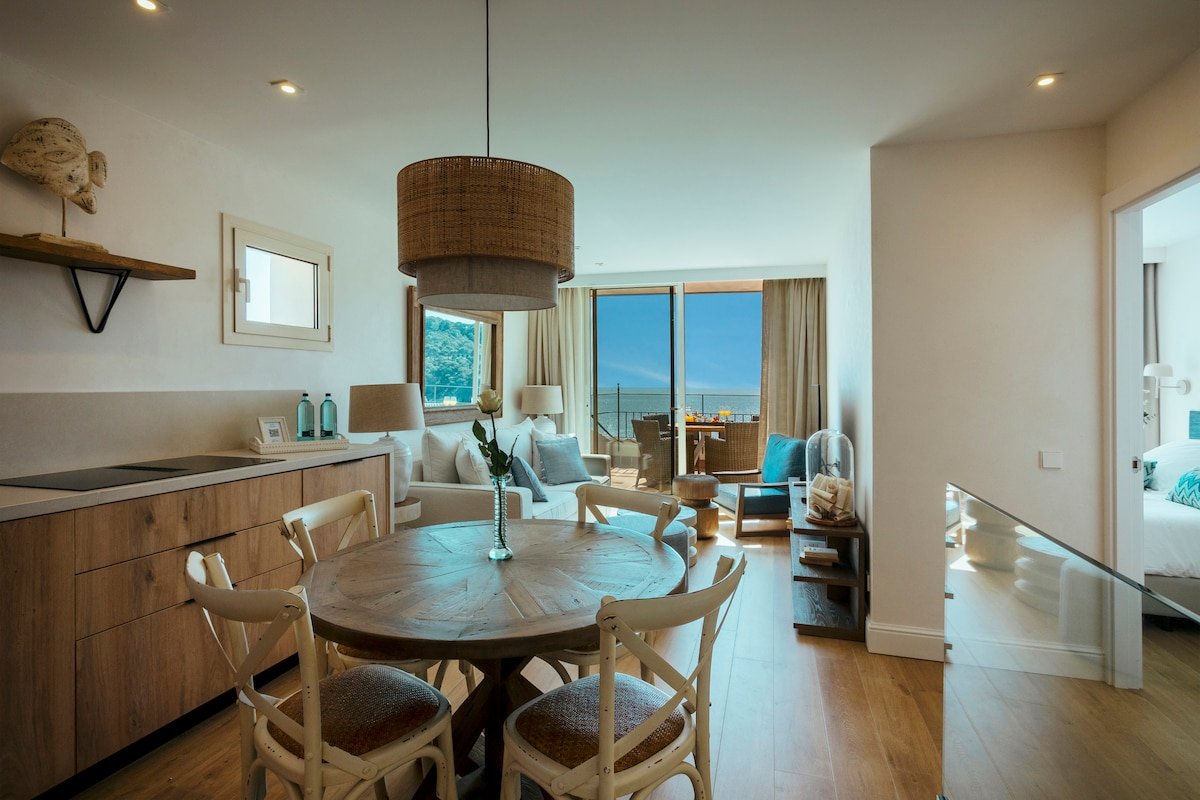 Luxury Premium Sea View – 2 bedroom apartment gallery image 2