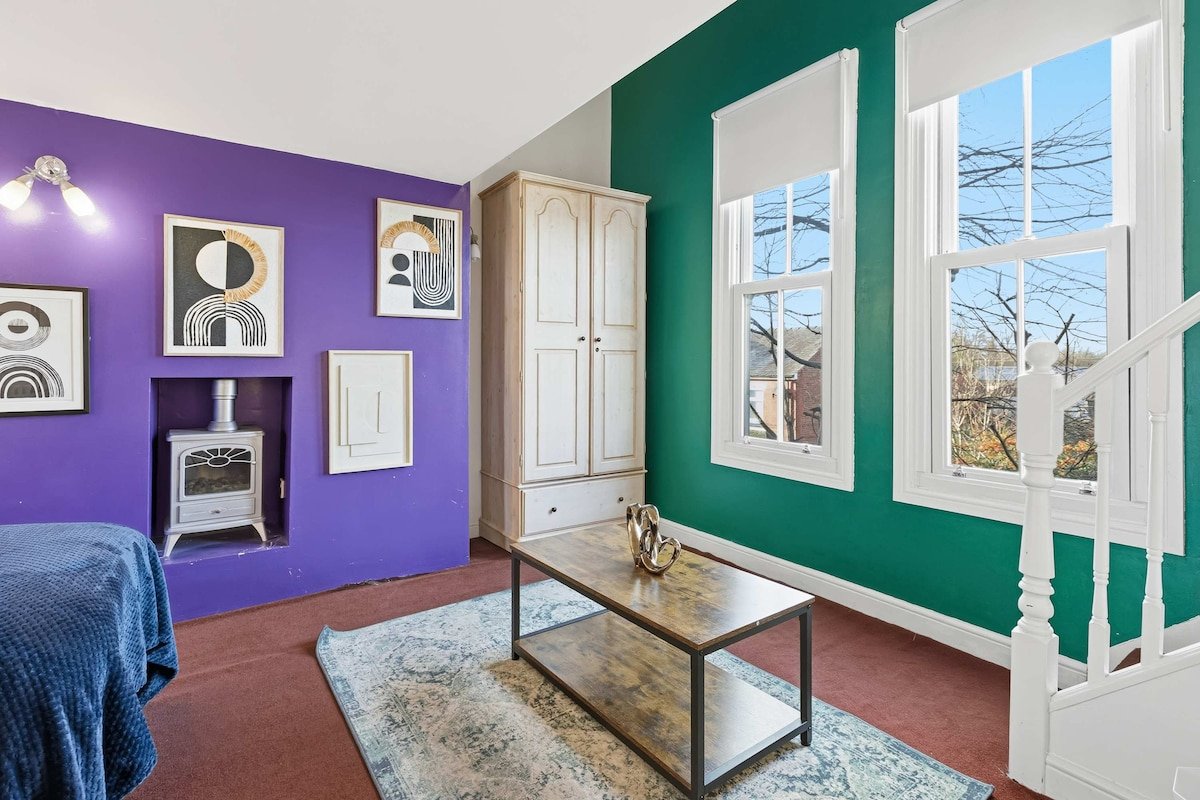 10 min to City Centre | Spacious 6 BR + Garden gallery image 4