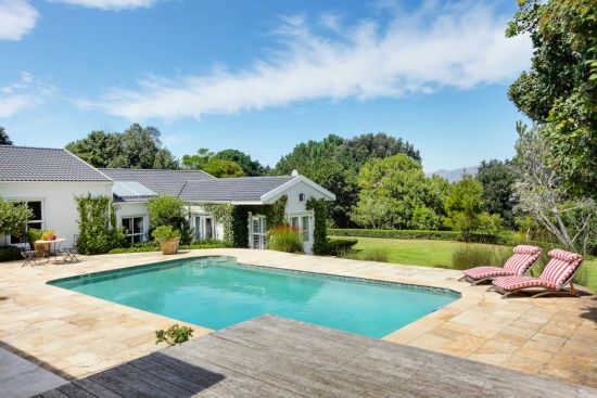 Villa Alphen Photo 3