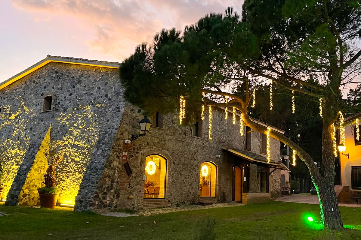 Luxury MASIA PUIG PIQUE, pool, BBQ, huge garden