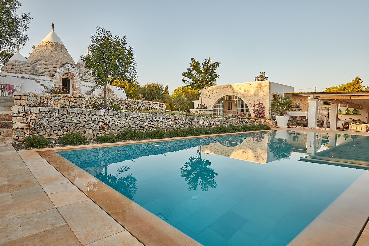 Trullo Carnevale, Ostuni, beautiful large pool
