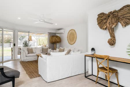 LILY HOUSE *WALK TO TOWN* GORGEOUS HOT SWIM SPA