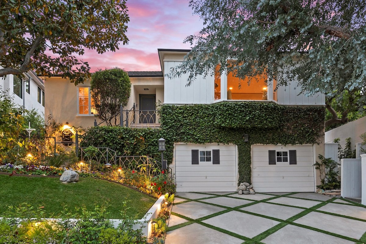 Resort style villa home/pool & jacuzzi, king bed gallery image 2