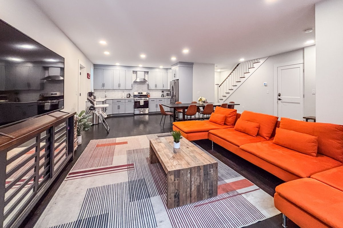 (DR79) Spacious Home, Near City, w/d Roof Deck! gallery image 3