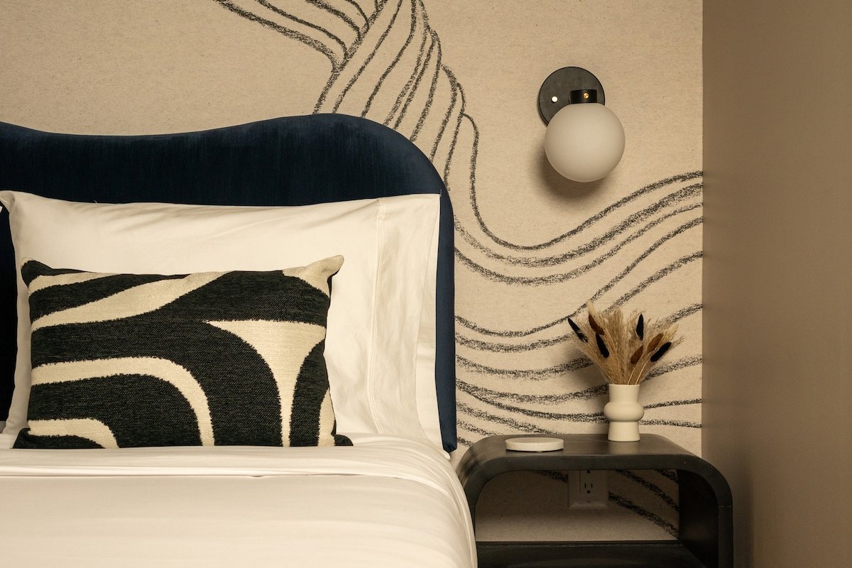 The Artisan’s Duplex – 8Bd/5.5Bth w/2 Car Parking! gallery image 5