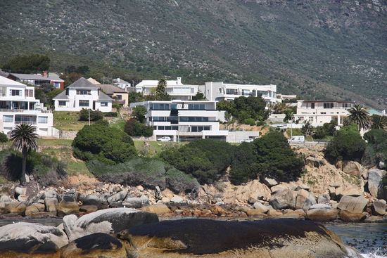 Photo 2 of Victoria Rd Luxury Apartment 201 accommodation in Camps Bay, Cape Town with 3 bedrooms and 3 bathrooms