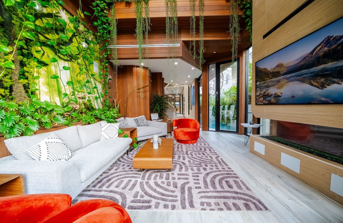 Designer Venice Retreat | Pool, Spa & Rooftop gallery image 4