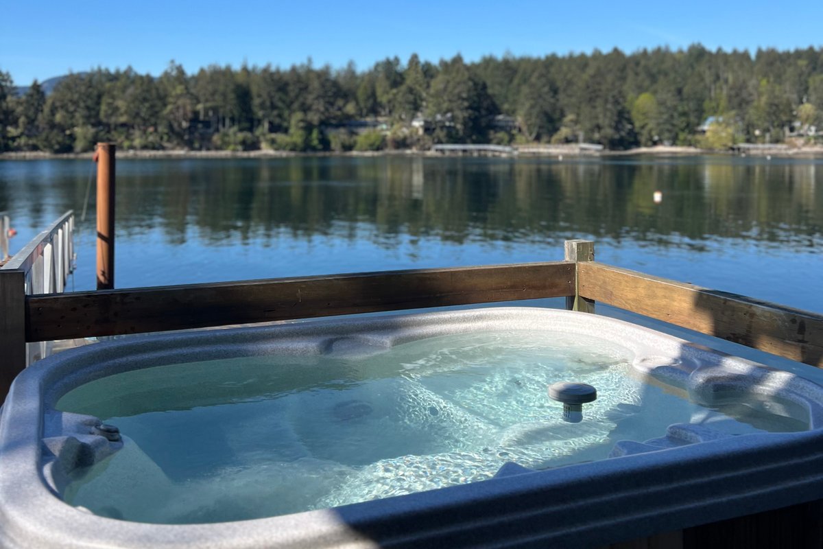 Your Cozy Seaside Sanctuary & Private Spa Getaway