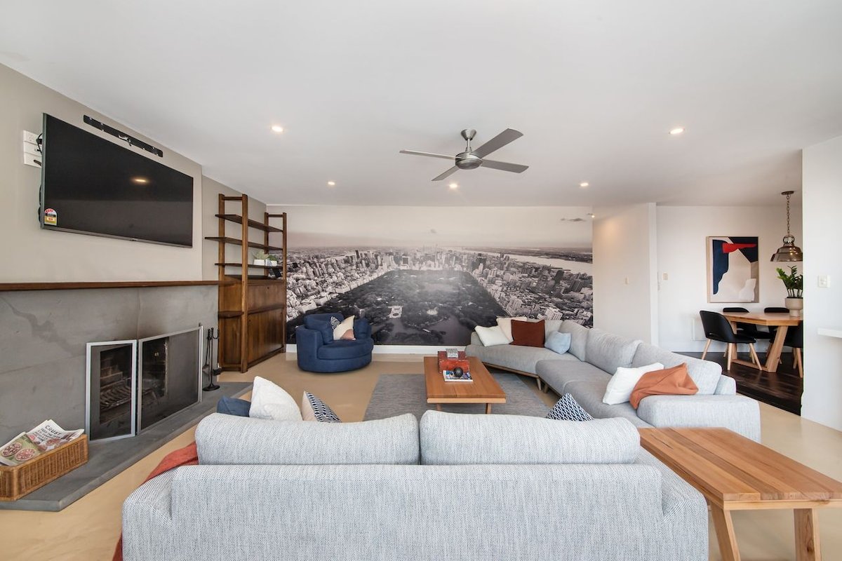 Penthouse with City Views on Chapel gallery image 3