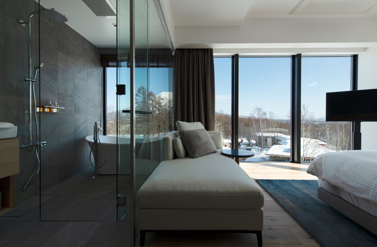 Intuition | Stylish 3BR w/ Open-Plan Dining Room gallery image 3