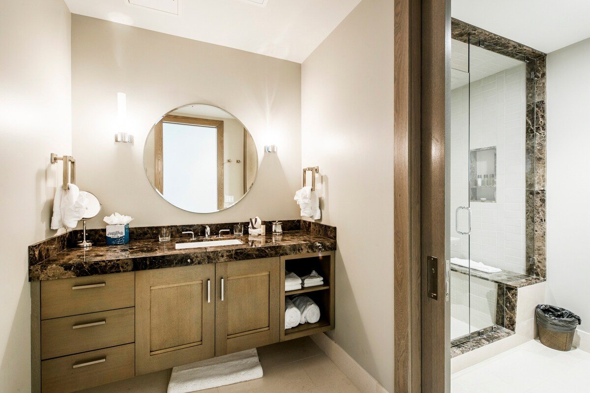 Stein Eriksen Residence Premium Five Bedroom Suite gallery image 2