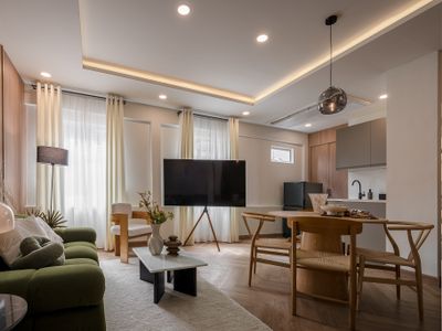 Luxury Penthouse / 3 Bedroom 3 Bath / 1min BTS