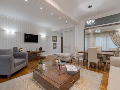 Zeus – Luxenia Suites