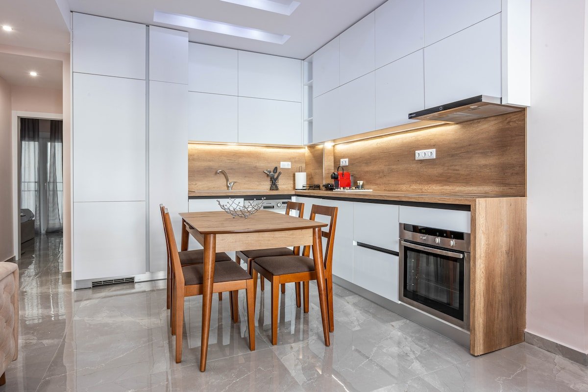 Luxury Downtown Apartment E1 gallery image 5