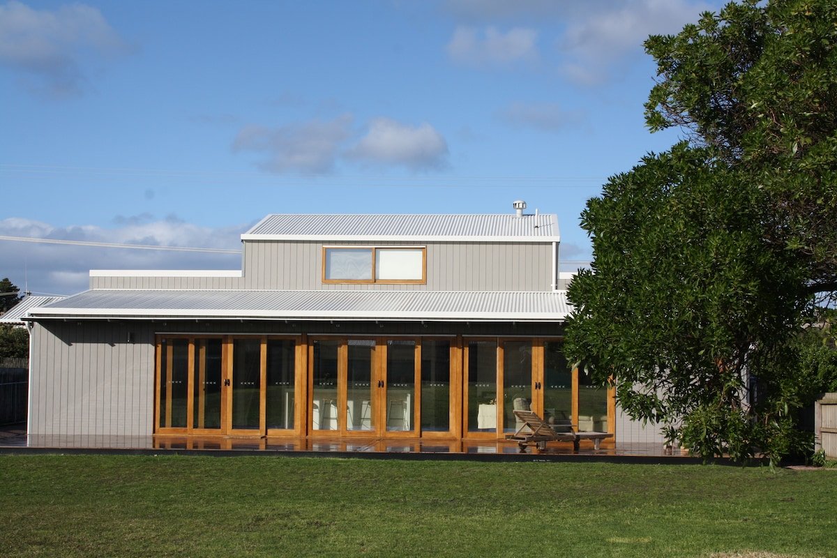 Luxury property close to the beach gallery image 2