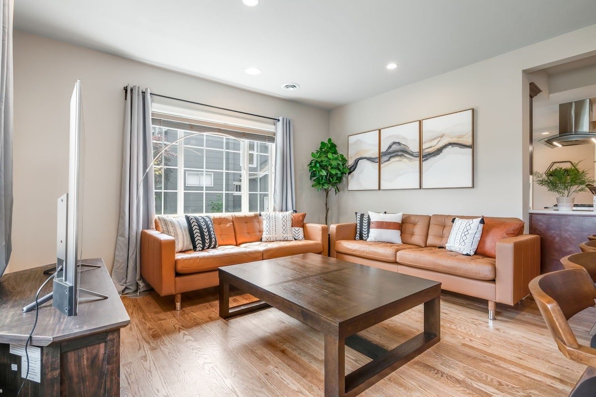 Seattle / Gorgeous 4 BR Home / Free Parking gallery image 4