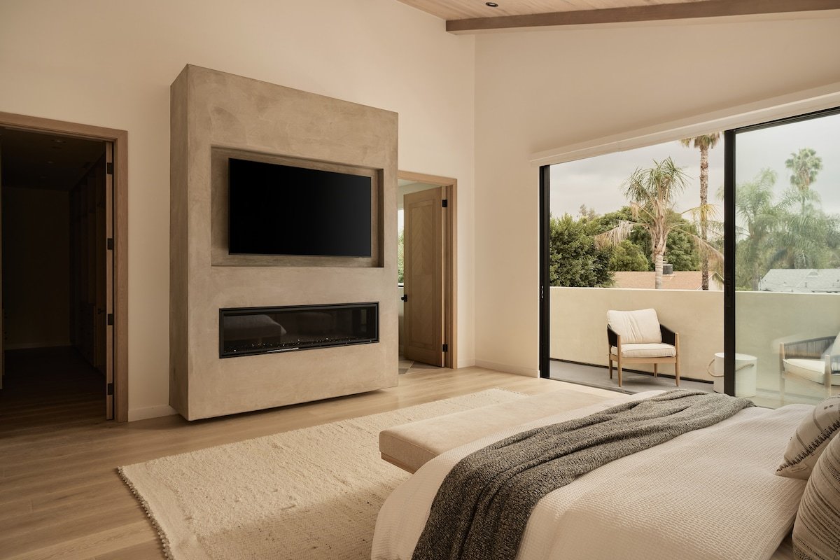 Warm Modern Luxury • 5 Bd w/ Pool & Flow gallery image 3