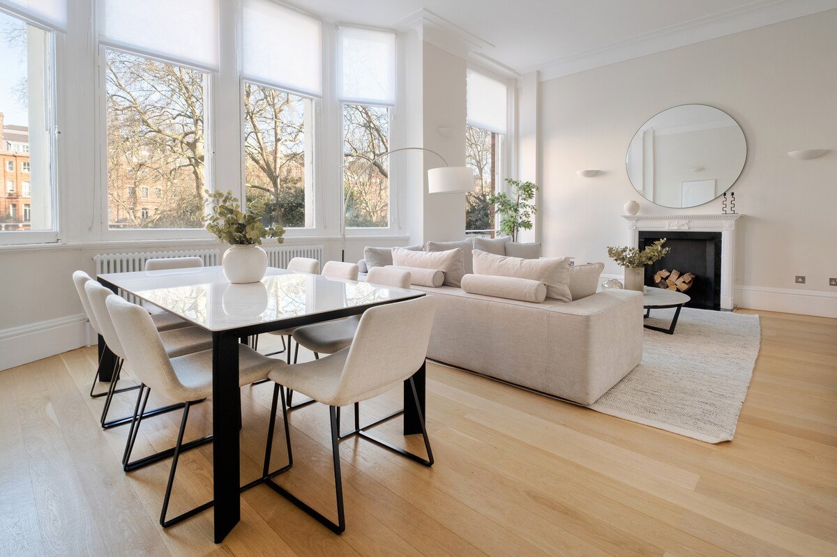 Spectacular Cadogan Square single-level flat w/AC gallery image 3