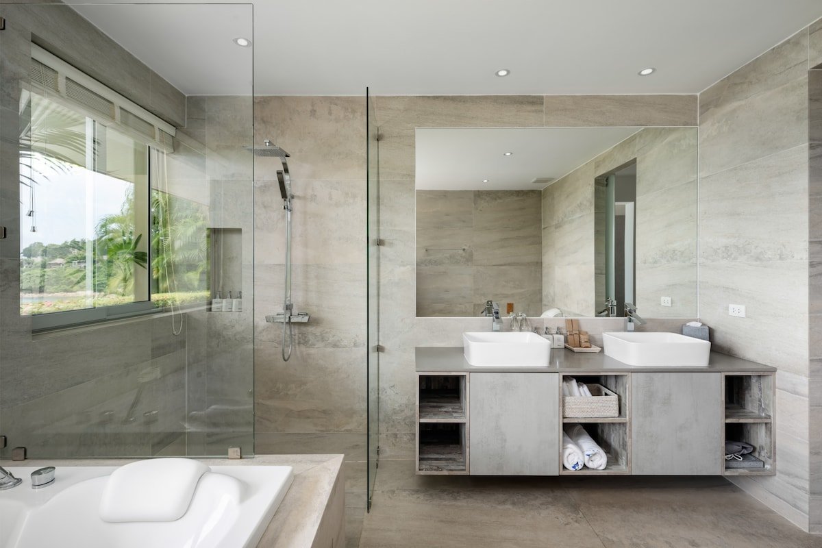 Villa Maliya: Full Service, Beachfront, Pool gallery image 3