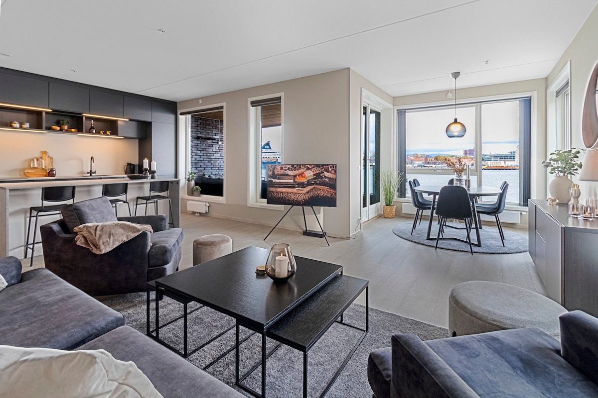 Luxury 2BR Waterfront Apt close to Central Station gallery image 4