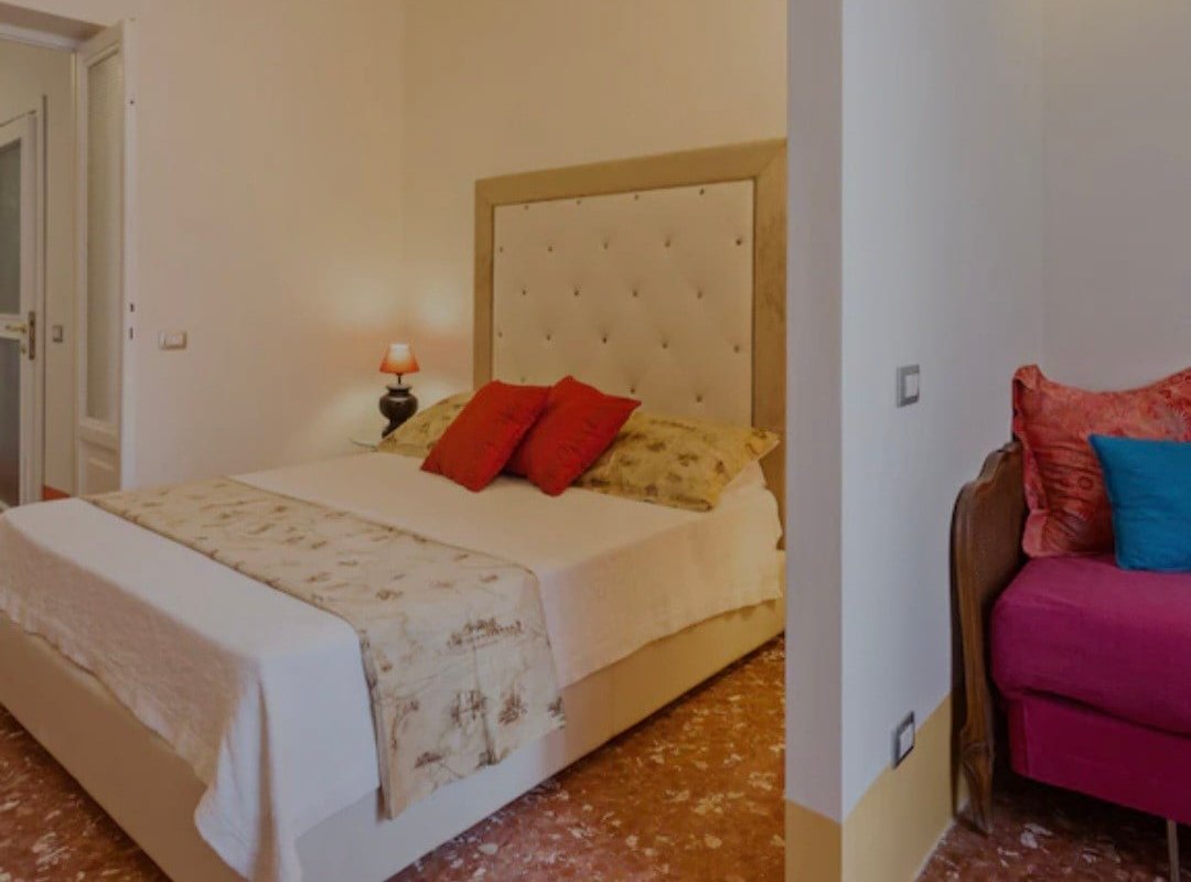 Modern loft central 8 people gallery image 2