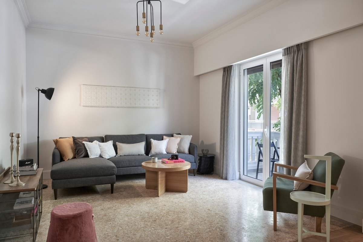 Sleeping next to the Ancient Gods in Koukaki gallery image 4