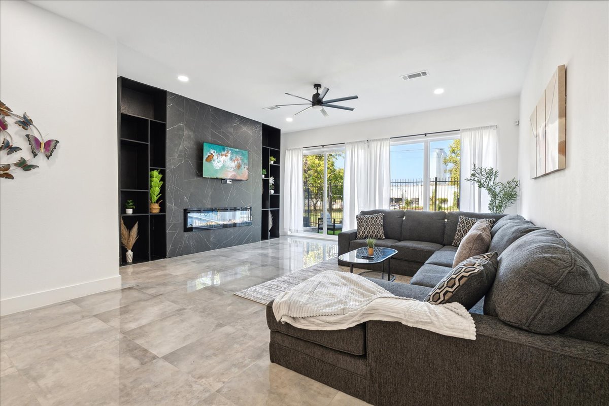 The Terrace In Dallas | 5 Mins To Downtown Dallas gallery image 2