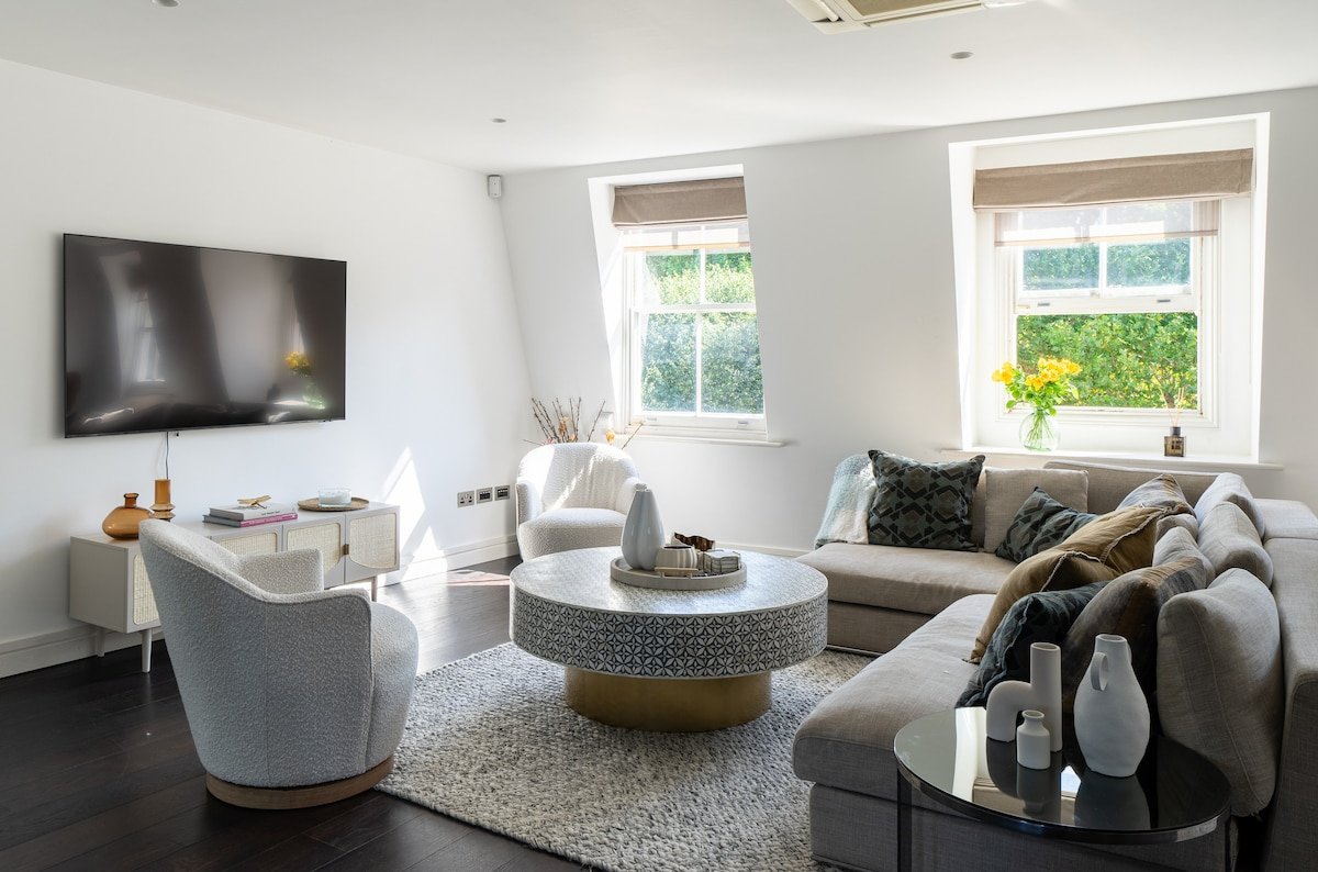 Fabulous Knightsbridge Penthouse gallery image 3