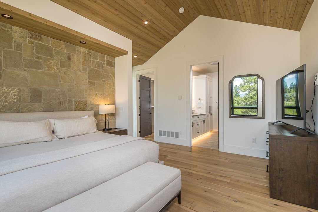 New! Big Sky Luxury | Mountain Views + Hot Tub gallery image 4