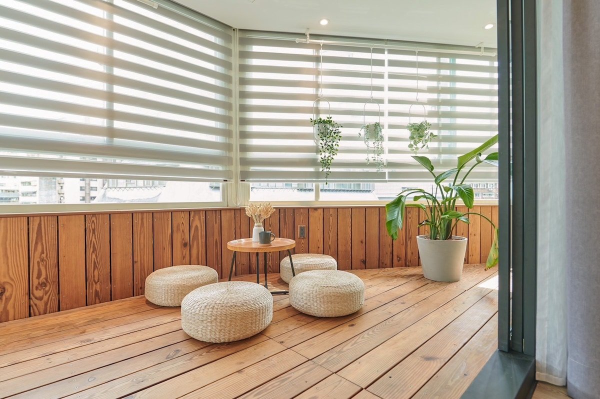 Lazy loft 6-8人房@西門徒步區/捷運6分鐘/電梯雙衛浴/附投影與寬敞陽台 gallery image 5