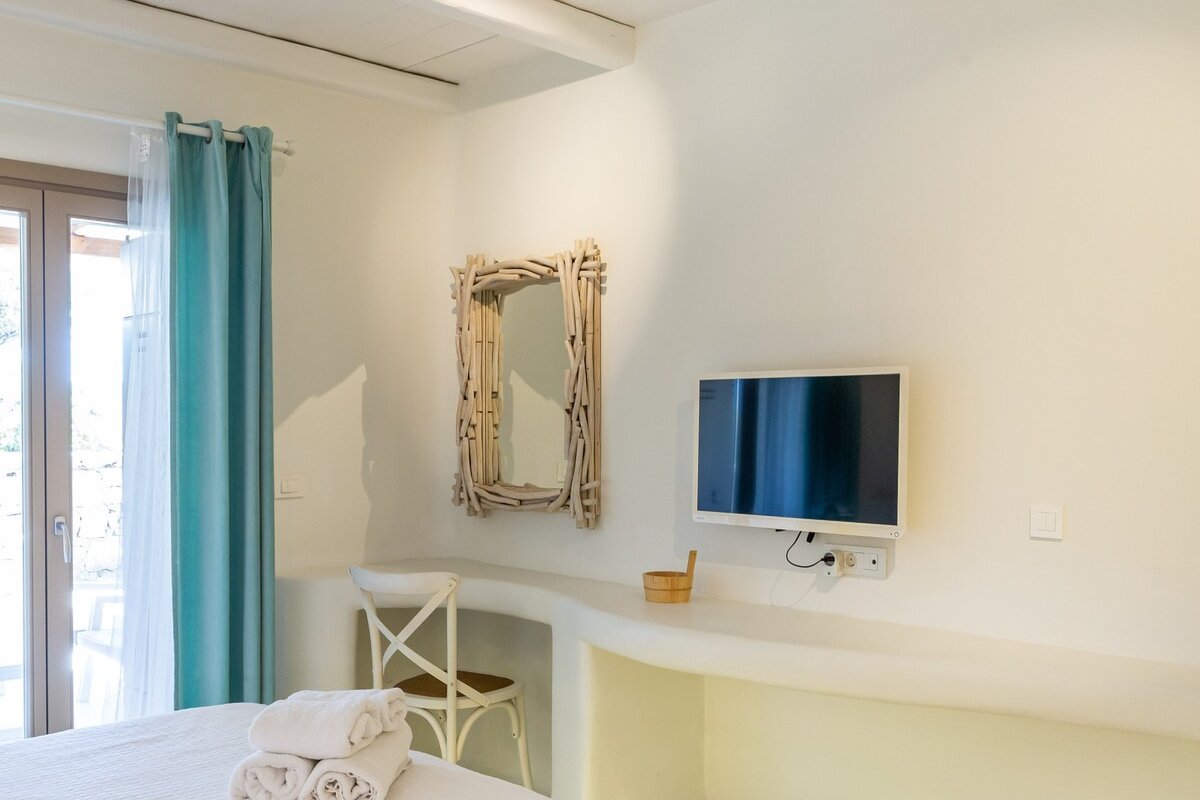 “Ginger White” by Aqualiving Villas gallery image 3