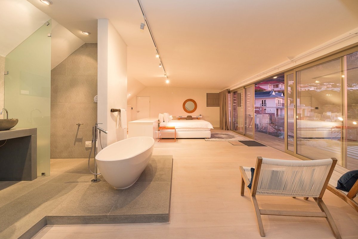 Argyle Villa with heated pool, gym & German TV gallery image 4