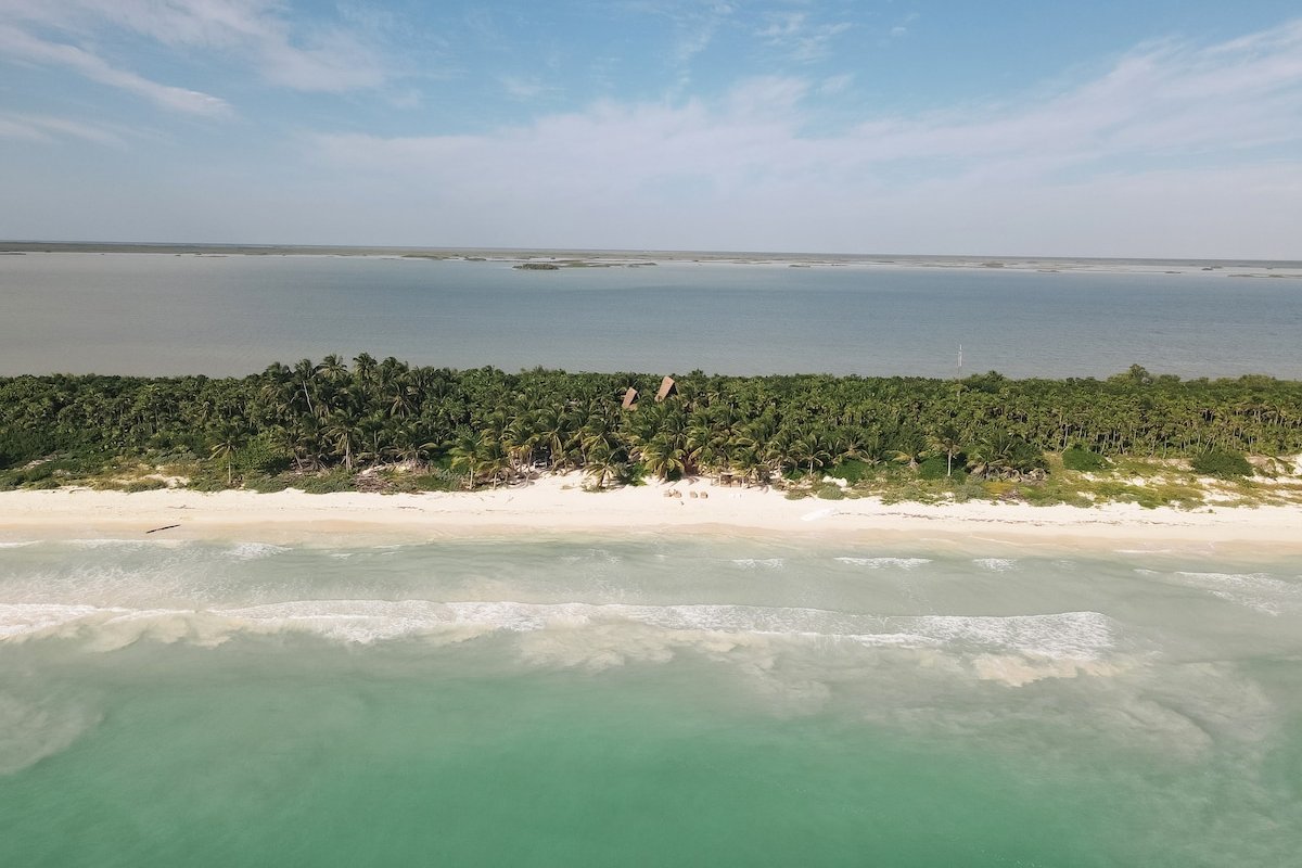 Stunning Casa Nalum Private Beach, pool and lagoon