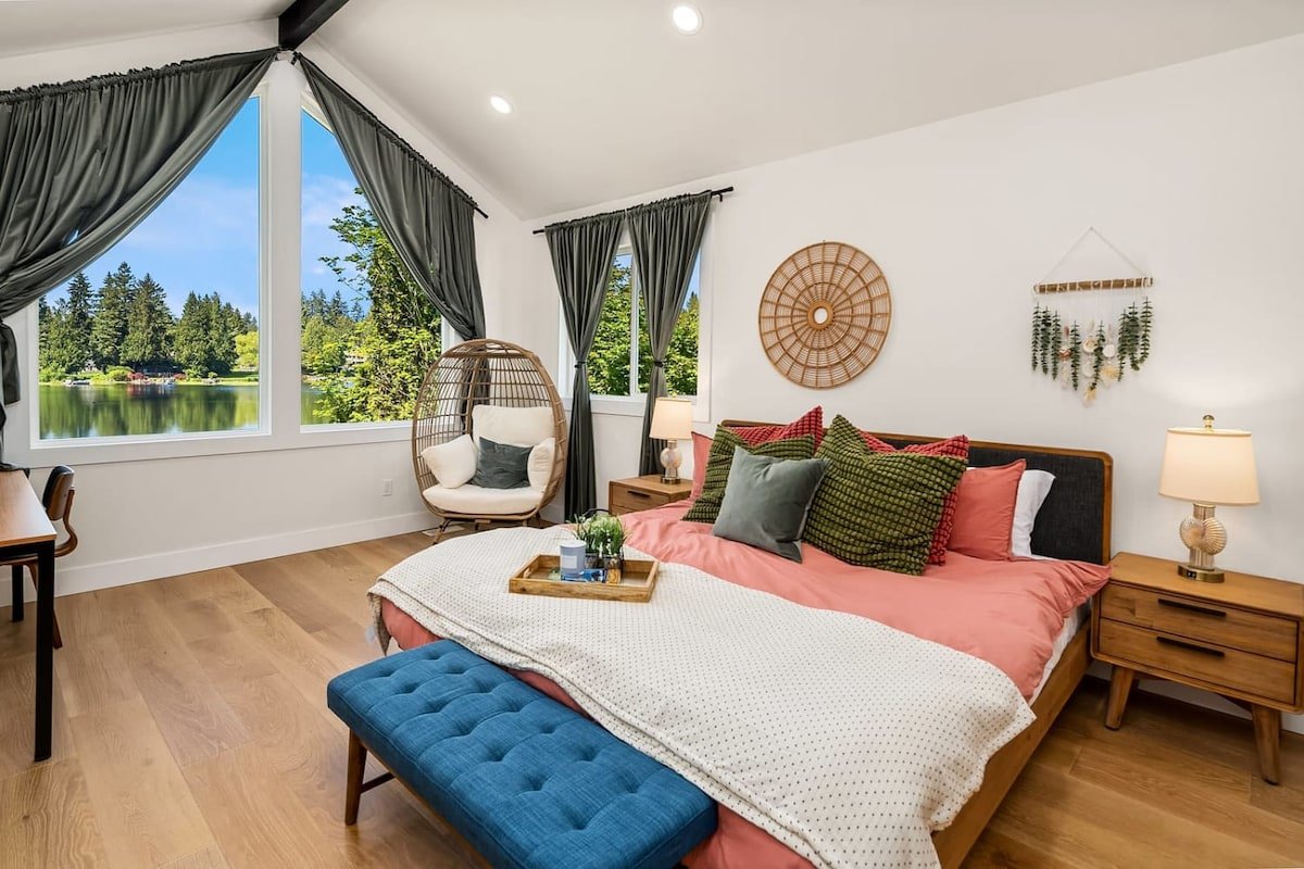 Brand New Modern Lake Front Paradise | RV Parking gallery image 5