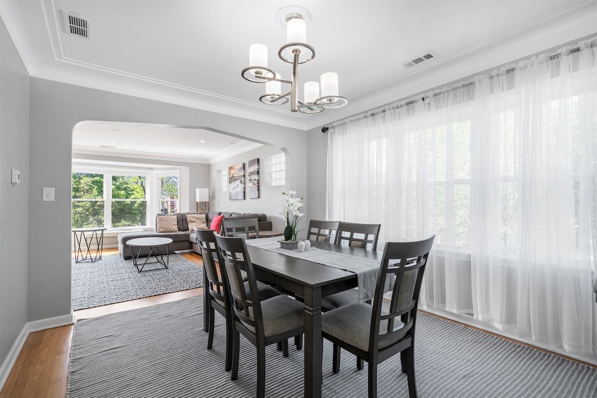 Peaceful Oasis – Captivating Six-Bedroom Escape gallery image 5