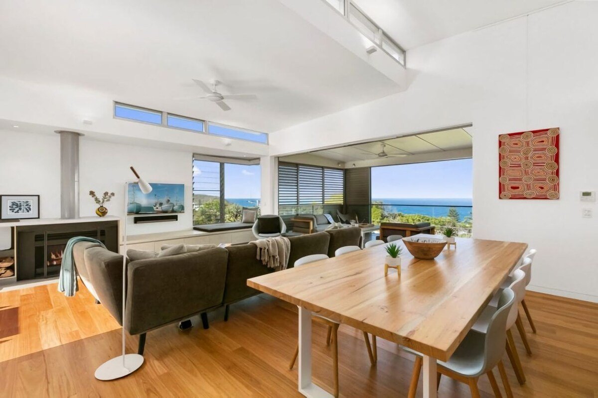 Spectacular Home Stunning Ocean & Headland Views gallery image 4