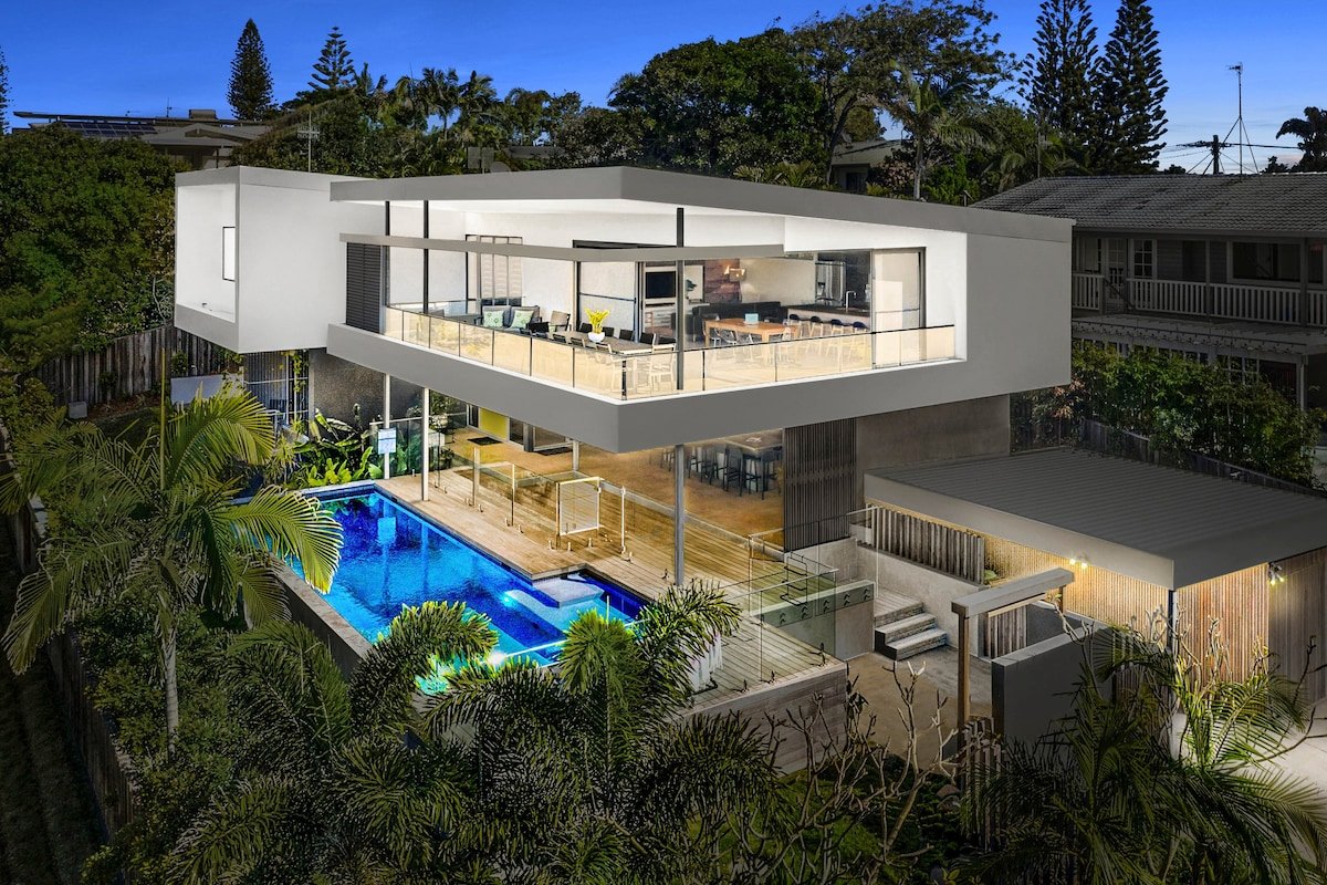 Bluey’s Beach House (4) – Ocean Views, Heated Pool gallery image 3