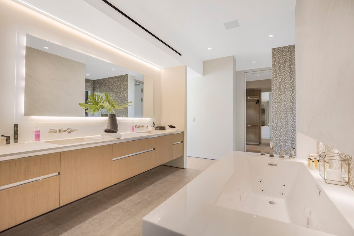 Private Oasis with Luxe Pool & Scenic Views Await gallery image 3