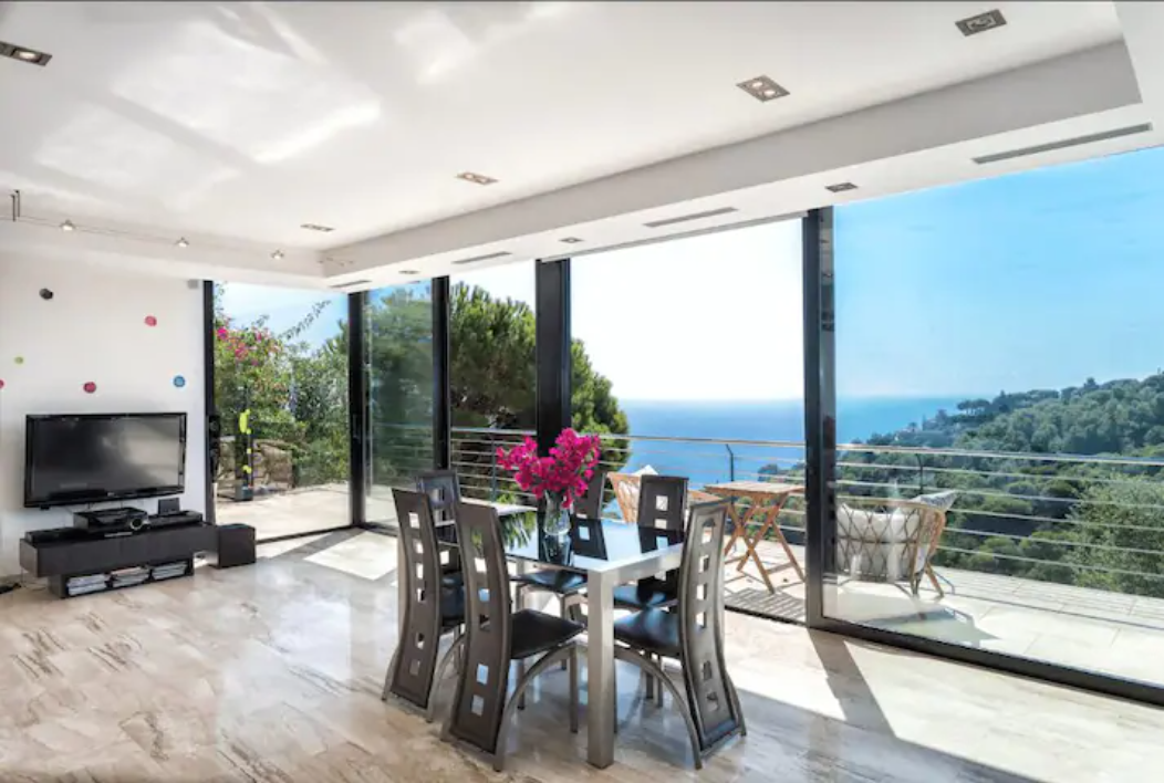 Spectacular views, pool, jacuzzi, private beach