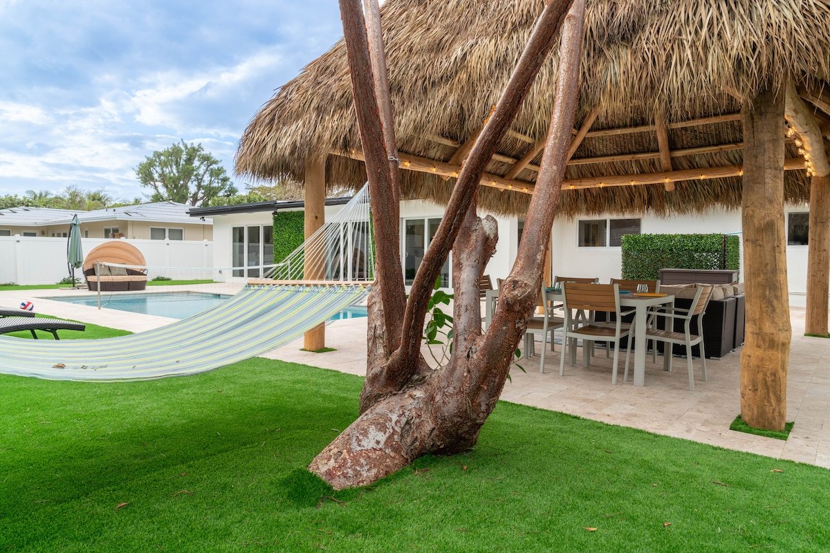 Private Beach Access-Heated Pool-Tiki Hut-Grill gallery image 3