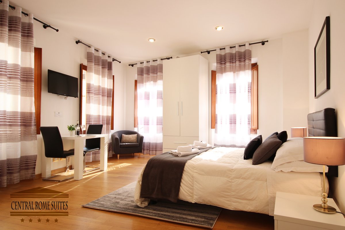 Spacious with view in the Heart of Rome!